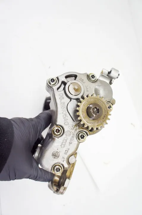 Oljepump Audi Q3 I 8U 2.0TFSI 06J115105AG image 6