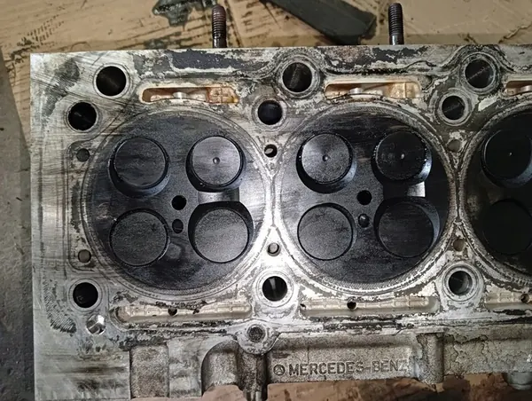 Engine Cylinder Head Mercedes Sprinter 906 2.2 CDI A6460101420 image 10