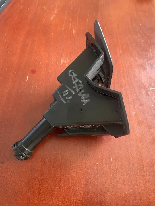 SKODA OCTAVIA III Washer Right Mount 5E080759 image 3