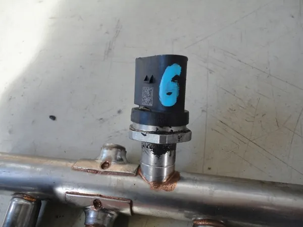 Iniettore carburante Audi A1 VW Polo Ibiza 1.8 TFSI OEM image 3