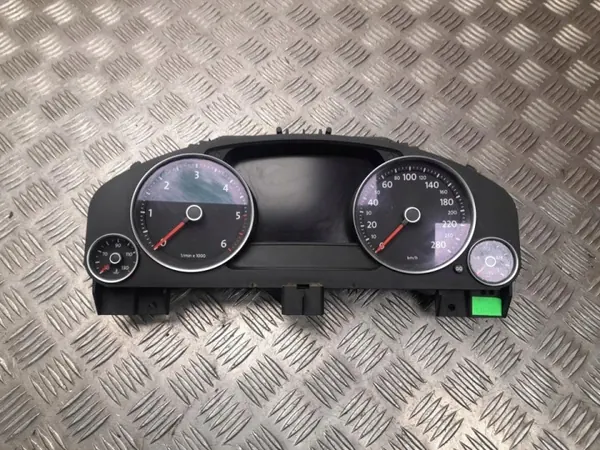 OEM 7P6 920 883 L kojelauta Volkswagen Touareg 2017 image 2