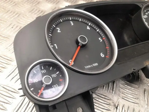 OEM 7P6 920 883 L kojelauta Volkswagen Touareg 2017 image 3