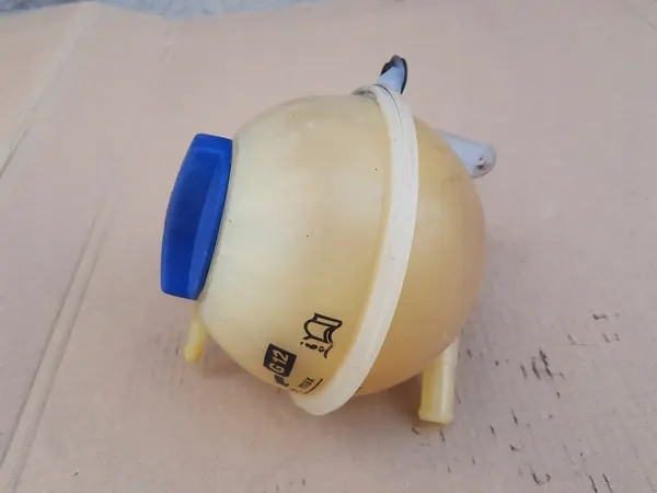 Kühlmittel-Ausgleichsbehälter / Audi A2 1999-2005 / 8Z0121407C image 3