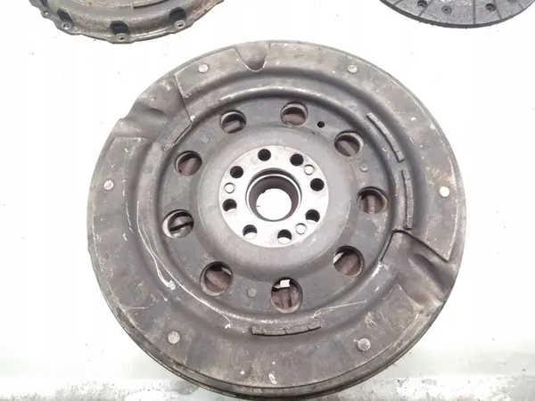 1997 Volkswagen Transporter - Caravelle Conjunto de embreagem 074141031R image 3