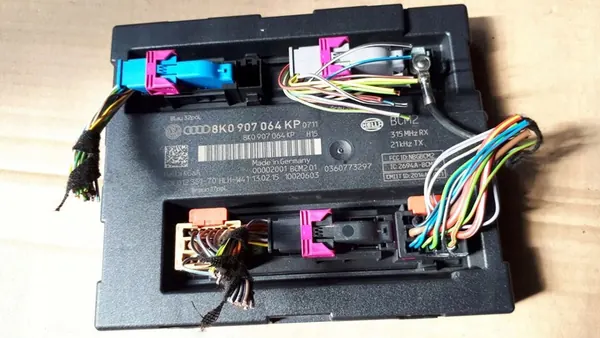 AUDI SQ5 8R Komfortmodul 8K0907064KP image 4