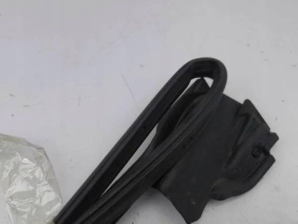 Joint de capot Tesla Model S 2014 OEM AMD131856 image 4
