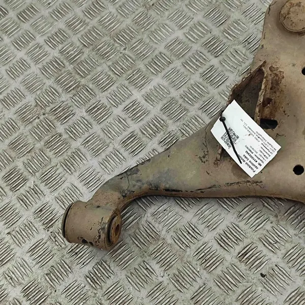 Braccio di controllo inferiore destro Ford Ranger 2016 image 3