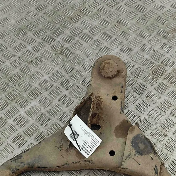 Braccio di controllo inferiore destro Ford Ranger 2016 image 4