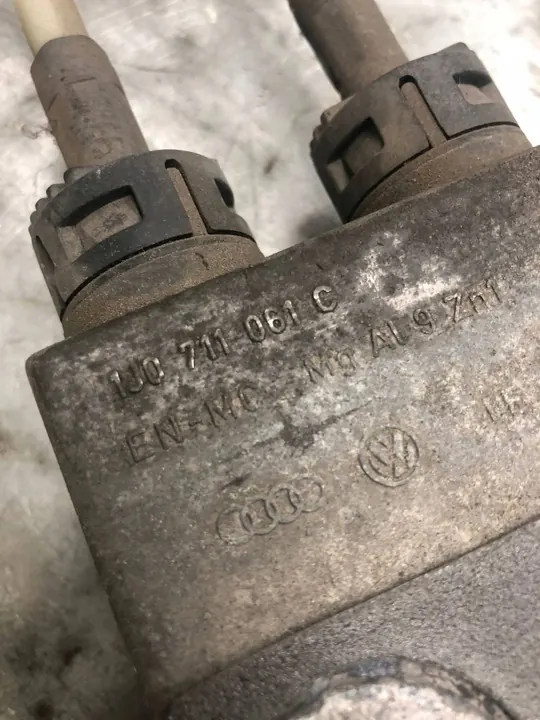 Palanca de selección de marchas VW New Beetle 1J0711061C image 8