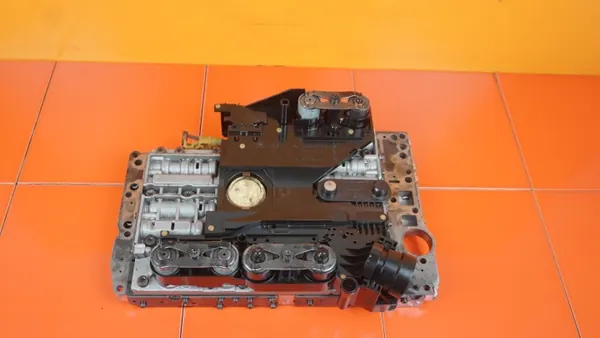 Mekatroniikkayksikkö OEM 651924 Mercedes E W212 CLS:lle image 2