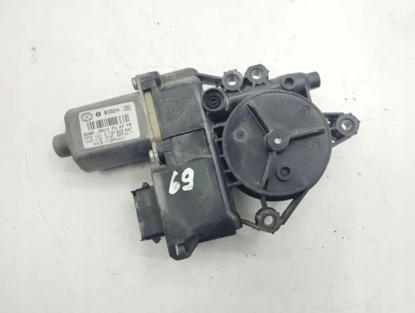 Fönsterregulator OEM 824602R010 höger framdörr image 2