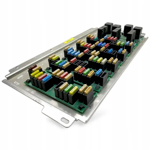 Caixa de fusíveis Volvo usada - OEM 21613688 para autocarros image 3