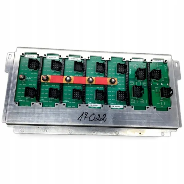 Caixa de fusíveis Volvo usada - OEM 21613688 para autocarros image 5