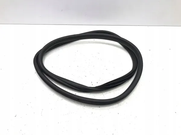 BMW X1 U11 2023 takaovi tiiviste oikea OEM 9451508 image 2