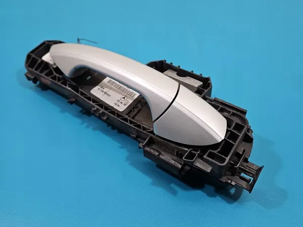 Rechte Vordere Außentürgriff Mercedes W176 A2047601800 image 1