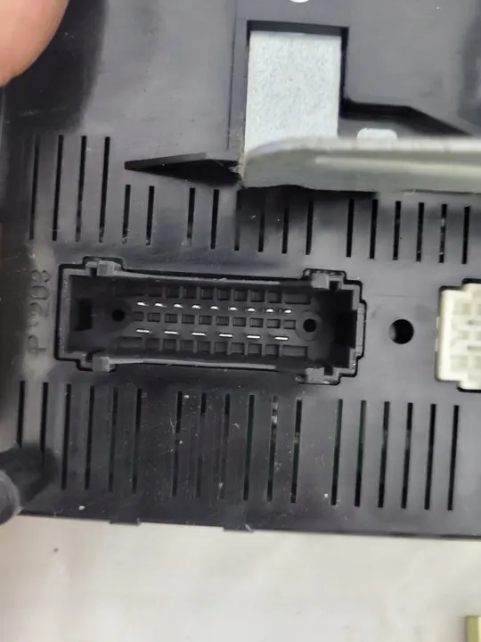 RENAULT CLIO II LIFT UCH Modul Styrenhet 8200311989 image 5