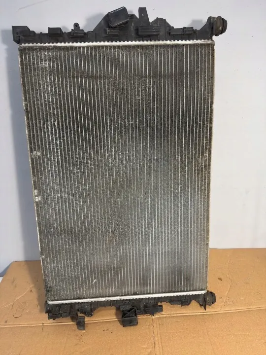 Volvo Vattenkylare OEM 31368082 - Begagnad image 2