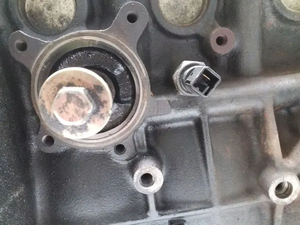 Bloco motor Nissan OEM 49172 - Estado usado image 8