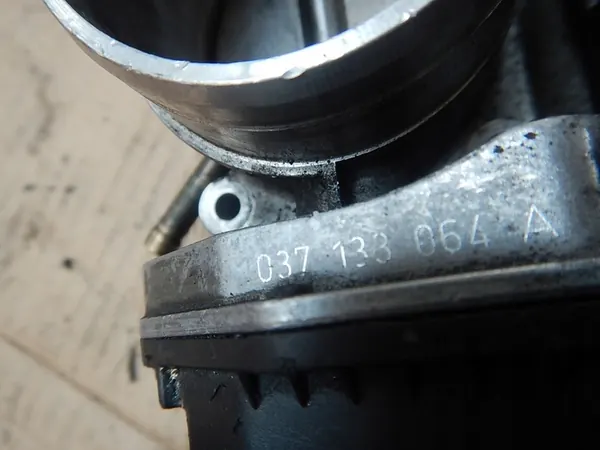 Corpo de borboleta Audi A3 8L Seat Alhambra VW Sharan 2.0 OEM image 6