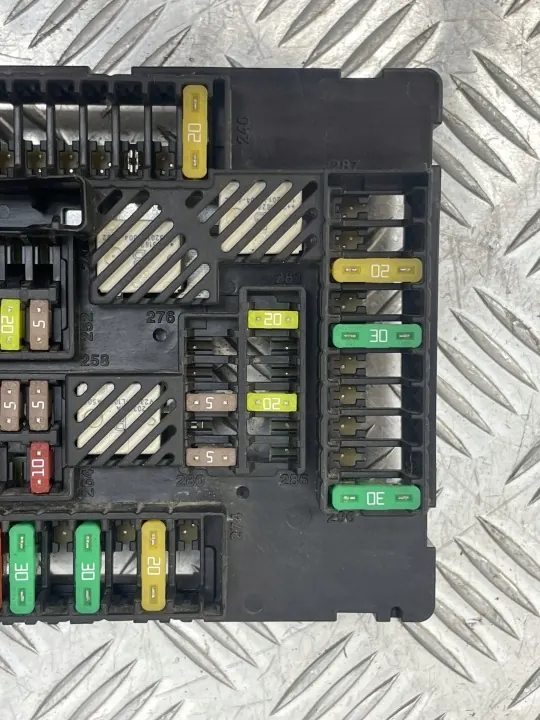 Caja de fusibles BMW 5A0E7D0 para G20 G22 G28 G80 G83 image 10