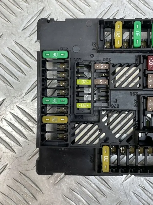 Caja de fusibles BMW 5A0E7D0 para G20 G22 G28 G80 G83 image 3