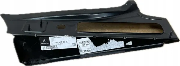 Mercedes W204 Extremo de guardabarros trasero izq. OEM A2046300560 image 3
