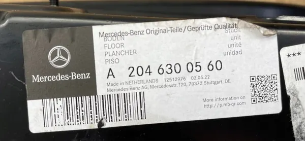 Mercedes W204 Extremo de guardabarros trasero izq. OEM A2046300560 image 4