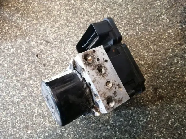 Pompe ABS OEM 96626091 pour Opel Antara 2.2L Diesel image 2