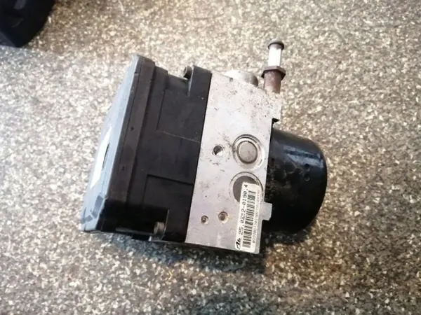 Pompe ABS OEM 96626091 pour Opel Antara 2.2L Diesel image 3