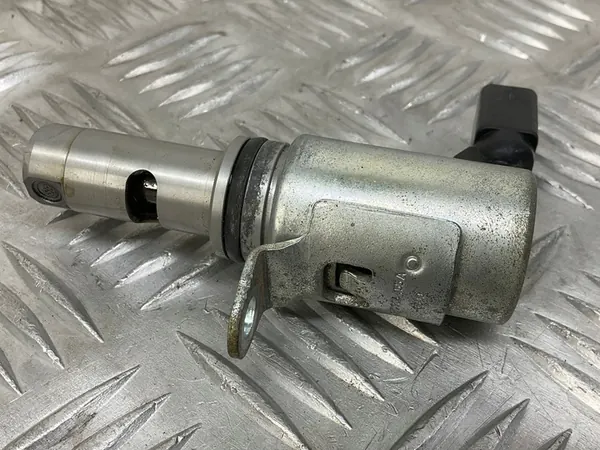 Válvula de ajuste do comando de válvulas Audi A1 2010 03C906455A image 2