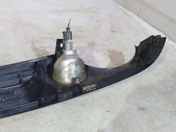 Volkswagen Lupo Grill L041 6X0853653A image 4