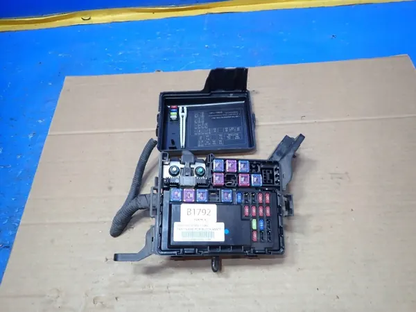 Kia zekeringkast OEM 91950-1Y382 - Gebruikte staat image 2