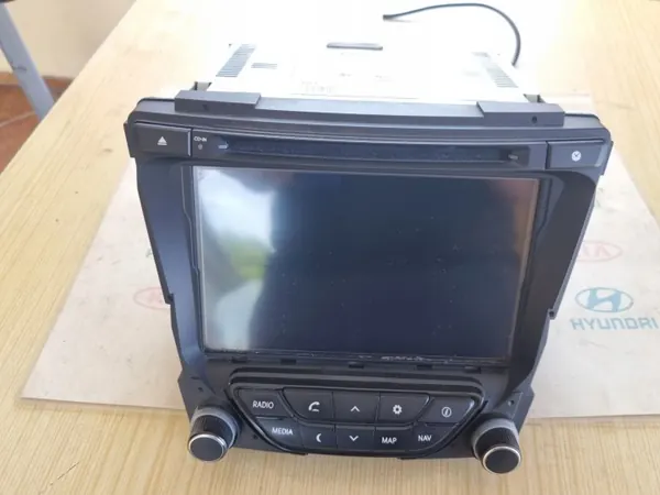 Radio CD Hyundai I40 OEM 96560-3Z000 - Usado image 3