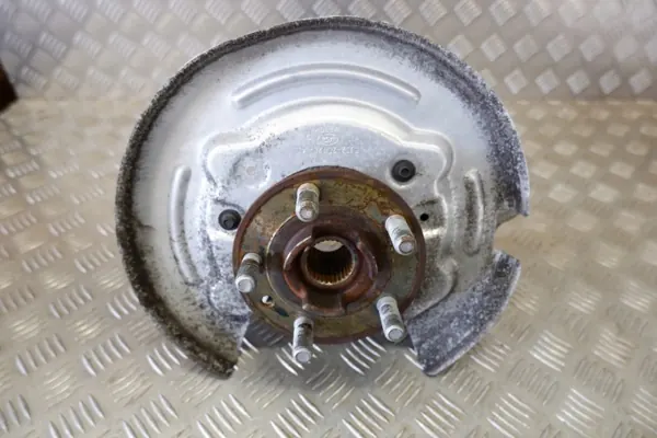 Taka-Oikea Pyörännavan OEM BJ322C028AC Land Rover image 2