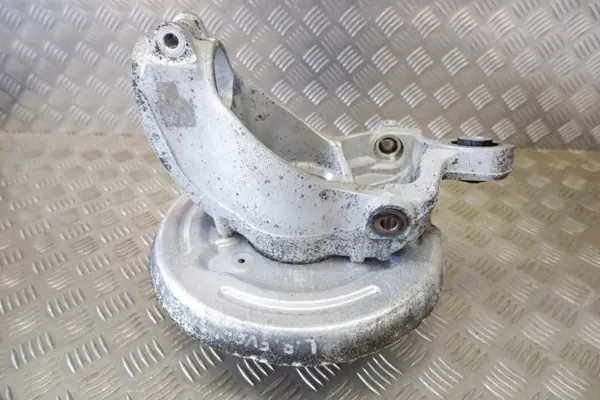 Taka-Oikea Pyörännavan OEM BJ322C028AC Land Rover image 10