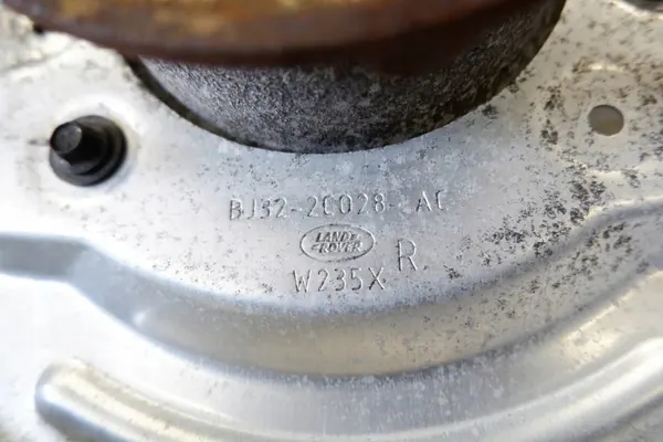Taka-Oikea Pyörännavan OEM BJ322C028AC Land Rover image 3