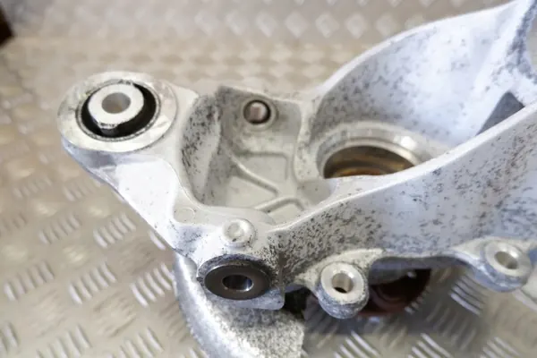 Taka-Oikea Pyörännavan OEM BJ322C028AC Land Rover image 7