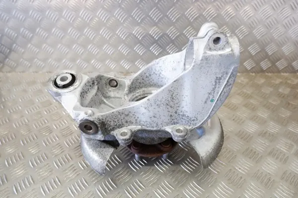 Taka-Oikea Pyörännavan OEM BJ322C028AC Land Rover image 8