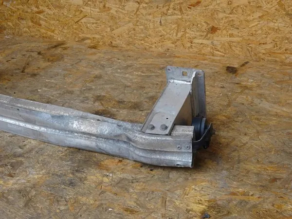 AUDI A4 B8 8K Etupuskuri OEM 8K0807113F image 3