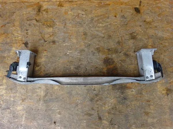 AUDI A4 B8 8K Etupuskuri OEM 8K0807113F image 4