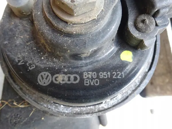AUDI A4 B8 8K Etupuskuri OEM 8K0807113F image 9