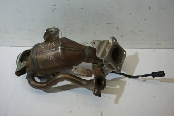 Toyota Yaris Cross katalysator OEM begagnad image 2