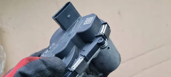 AUDI Q5 FY LIFT 2.0TDI EGR-JÄÄTTE 05L131501L image 5