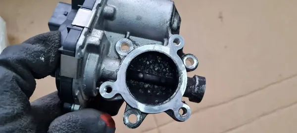 AUDI Q5 FY LIFT 2.0TDI EGR-JÄÄTTE 05L131501L image 6