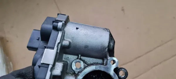 AUDI Q5 FY LIFT 2.0TDI EGR-JÄÄTTE 05L131501L image 8