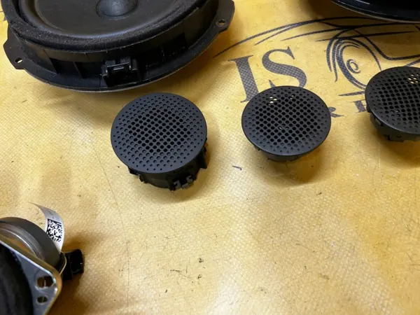 Kit de Altavoces OEM LJ6T-18T806-CC para Ford Kuga MK3 image 3