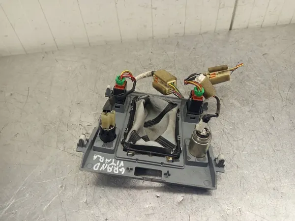 Cadre de levier de vitesse Suzuki OEM 7583065J10 image 8