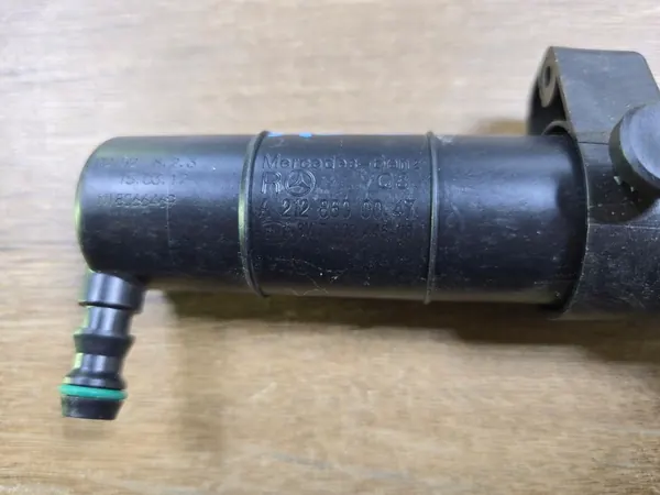 MERCEDES E W212 Right Headlight Washer Nozzle A2128600047 image 2