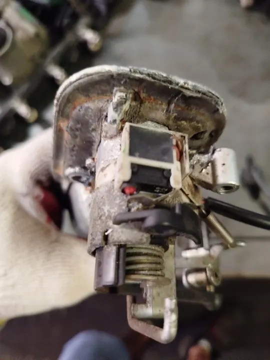 Mikrokytkin Tavaratilan Avaa VW Golf IV Bora Touareg Cayenne image 5