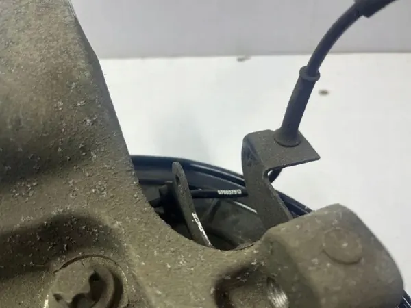 Pivô traseiro esquerdo OEM 670037239 Maserati Levante SUV image 3